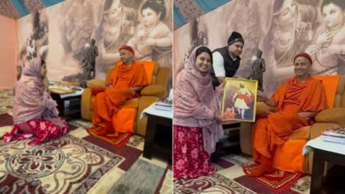 prajakta mali and swami govindhiri maharaj